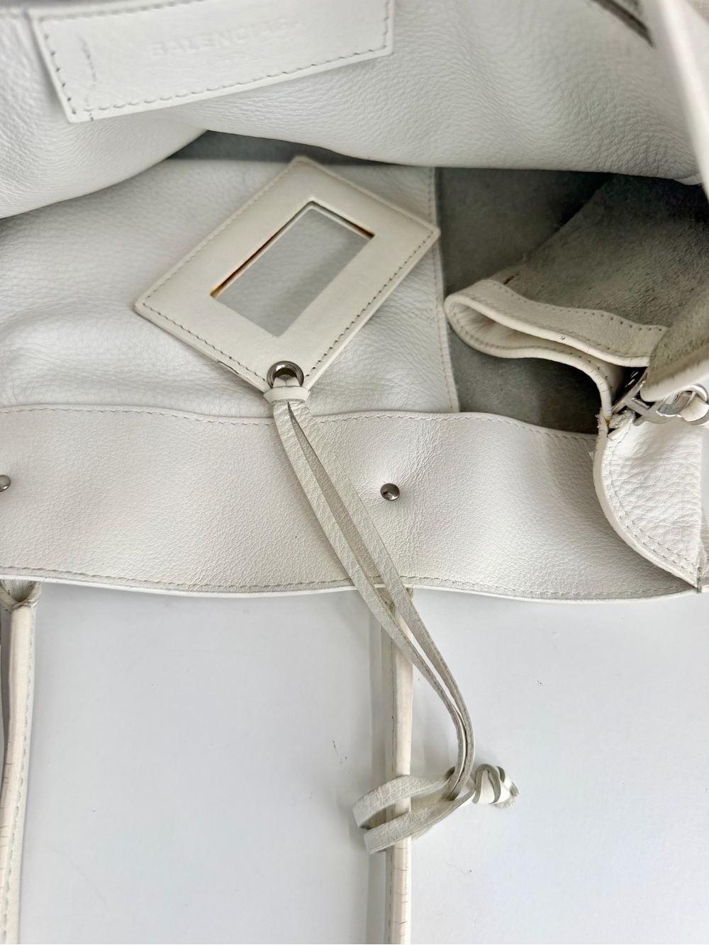 Balenciaga White Pebbled Leather Tote Bag - Picture 11 of 16